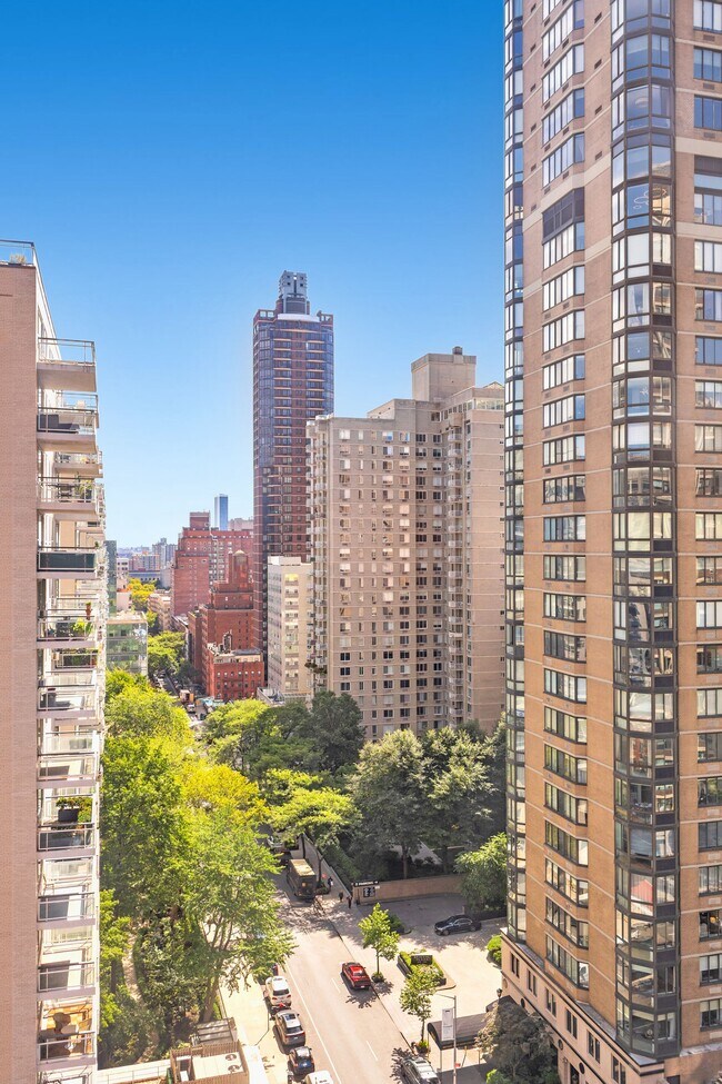 Photo - 181 E 65th St