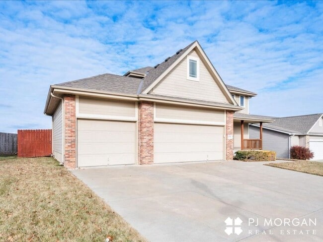 Photo - 4 Bedroom, 2.5 Bathroom - Bellevue Home