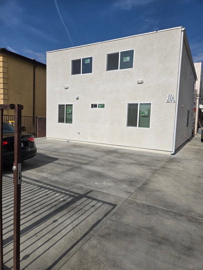 Building Photo - 331 W 49th St Unit 3311/2