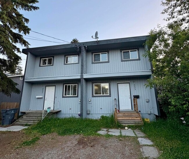 Building Photo - 2223 Oak St