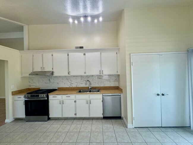 Photo - Lovely 3 bedroom single level home in Miss...