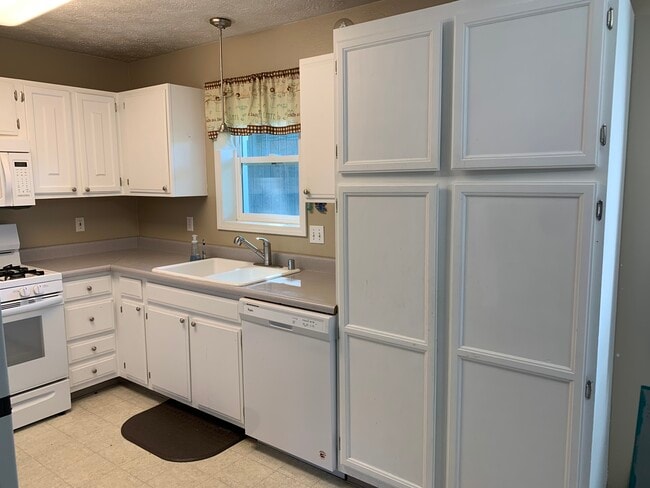 Photo - 1054 S Lucas Way