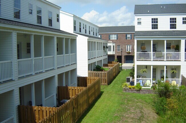 Photo - 204 Station Trl