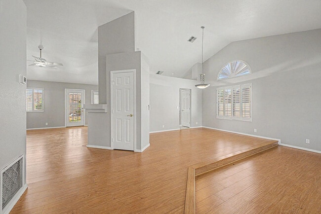 Photo - 5719 E St John Rd