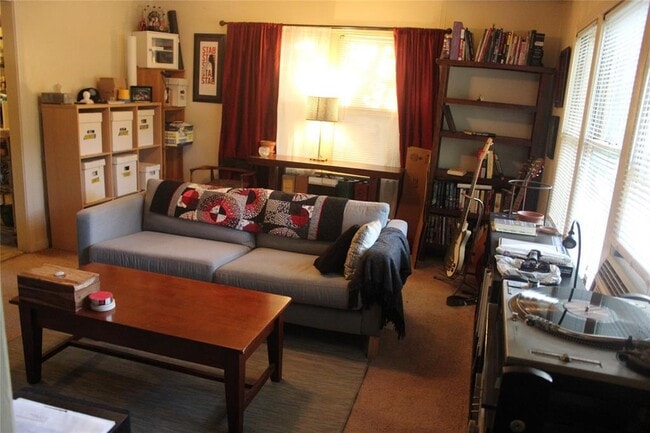 Photo - 611 Clifford Dr