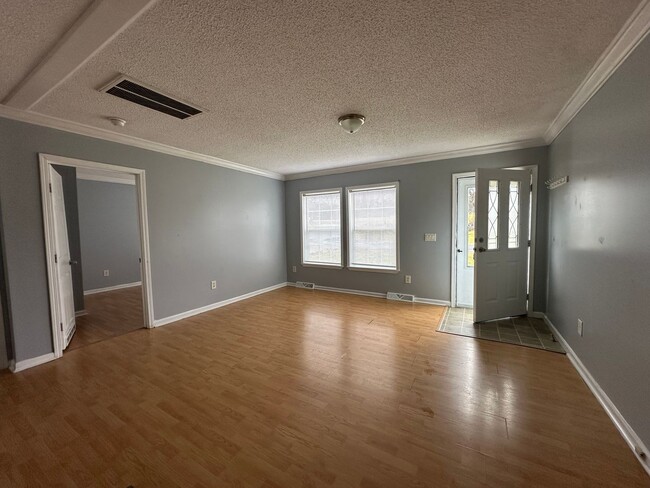 Photo - Spacious 3 bedroom, 2 full bath apartment!