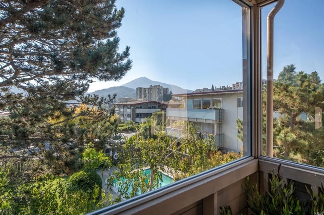 Building Photo - 290 Via Casitas Unit 306