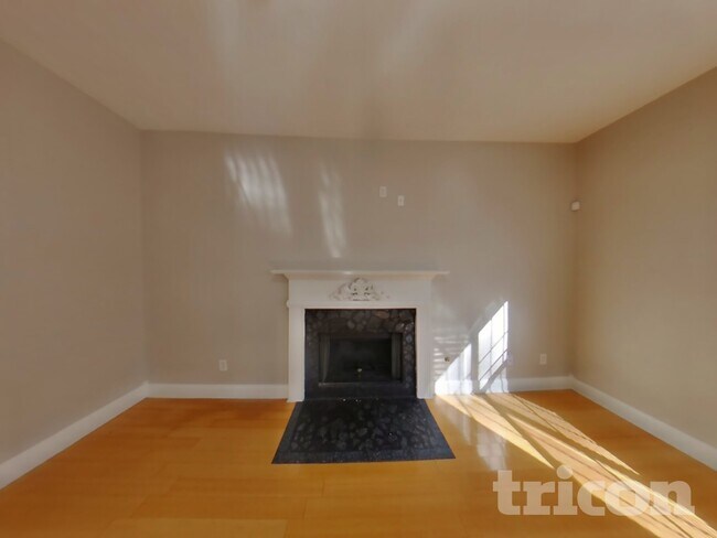 Photo - 636 Christina Pl