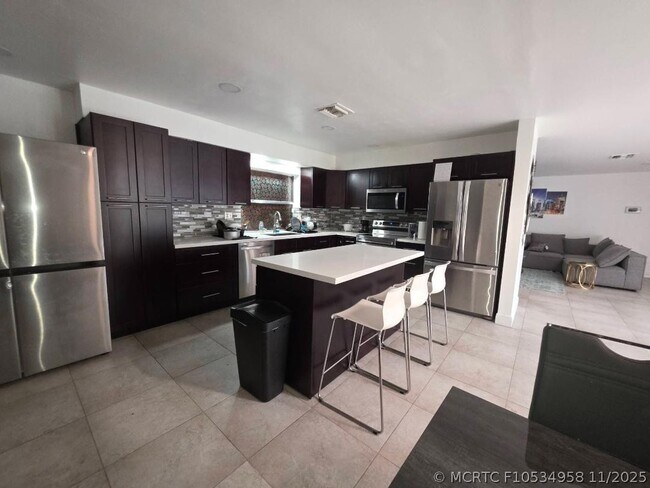 Photo - 690 NW 68th Ave