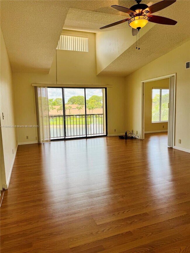 Photo - 806 Sky Pine Way Unidad H3