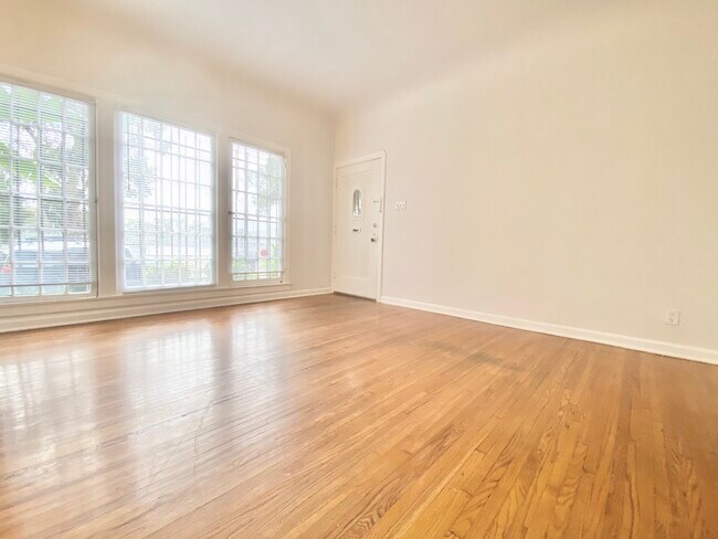 Photo - 506 N Genesee Ave