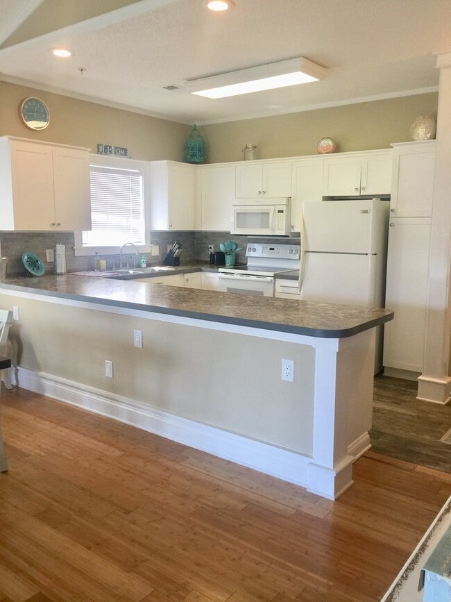 Photo - Azalea Lakes - Fully Furnished Long Term Rental in Myrtle Beach, SC Unidad 304