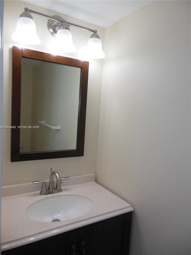 Photo - 1350 W 53rd St Unit 8