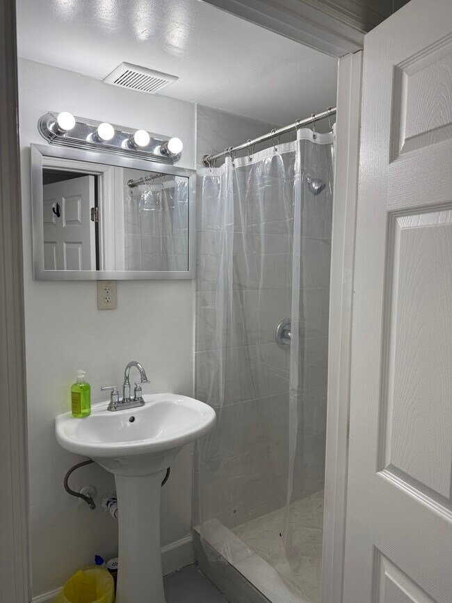 Photo - 5121 Dove Dr Unidad Studio rental