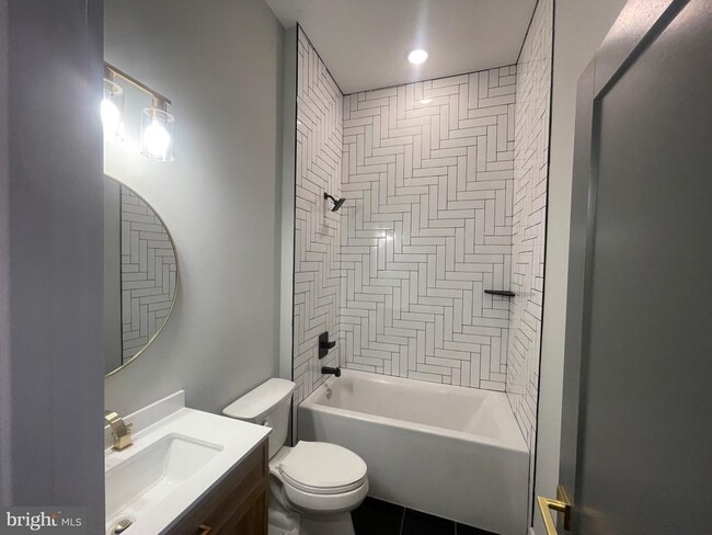 Photo - 581 Jamestown Ave.