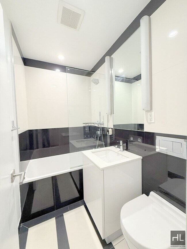 Photo - 666 West End Ave Unidad 11YZ