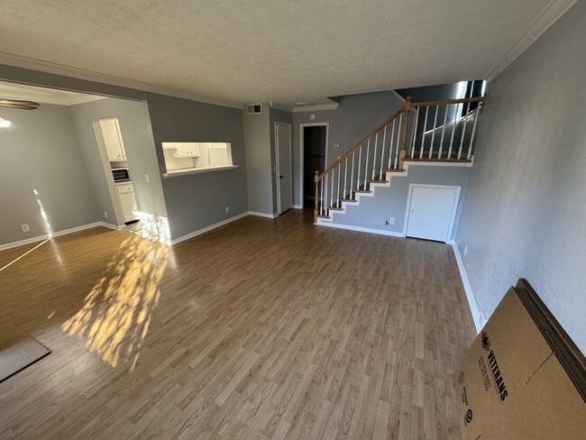 Photo - 810 Bellevue Rd