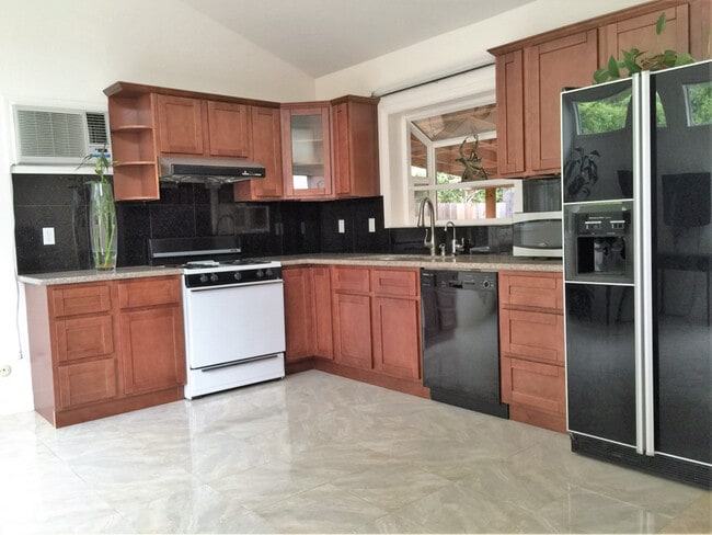 Photo - 928 Los Robles Ave