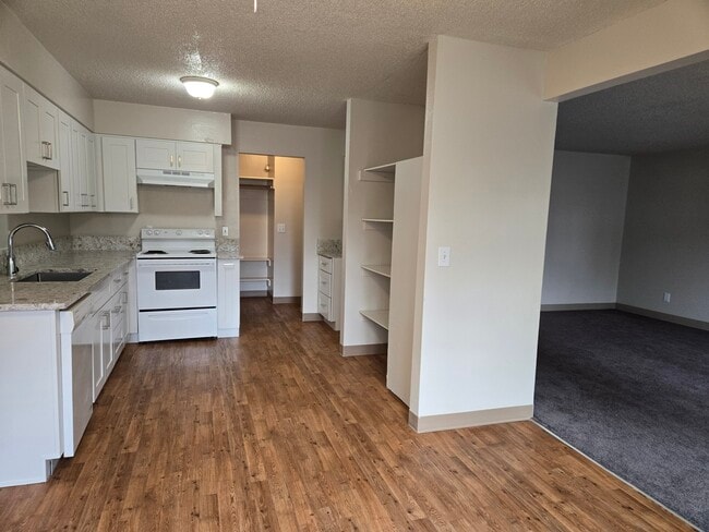 Building Photo - 109 SW Cherry Park Rd Unit 107 Rental