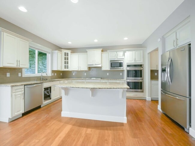 Photo - 4 Bed and 2.5 Bath Beautiful Single-family...