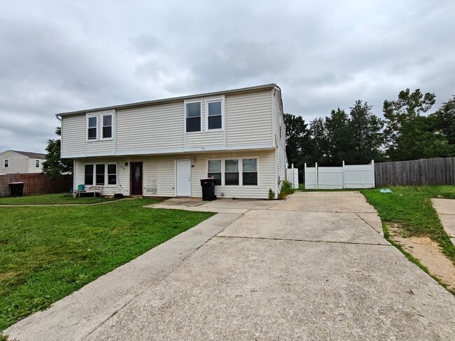 Building Photo - 60 Farmhouse Rd