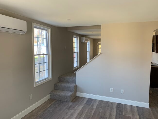Living Room - 8 Hillside Ave Unidad #8