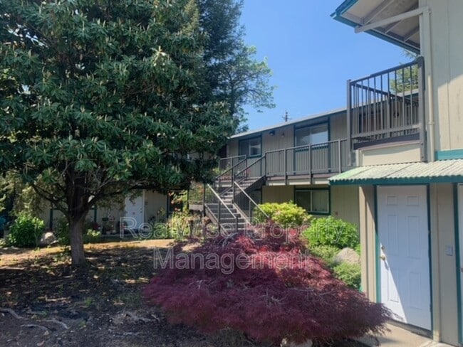 Building Photo - 507 NE D St Unit 6 Rental