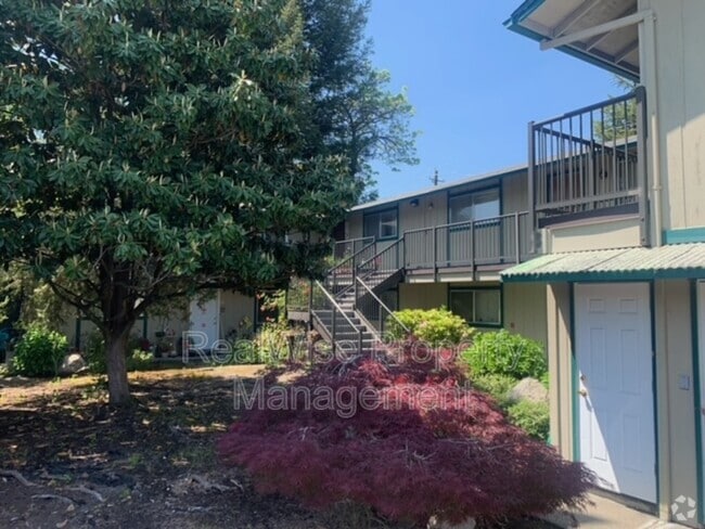 Building Photo - 507 NE D St Unit 6 Rental