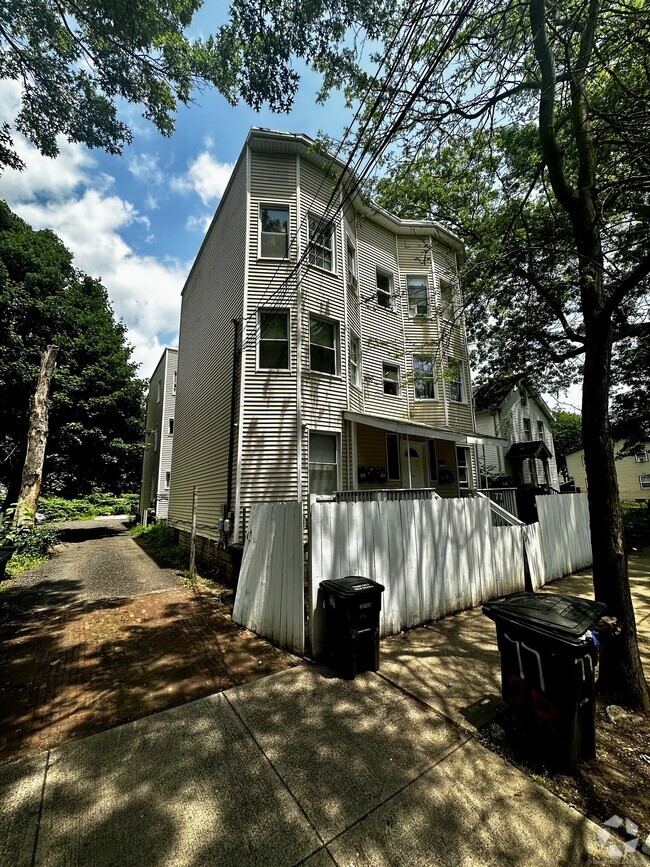 Building Photo - 77 Hazel St Rental