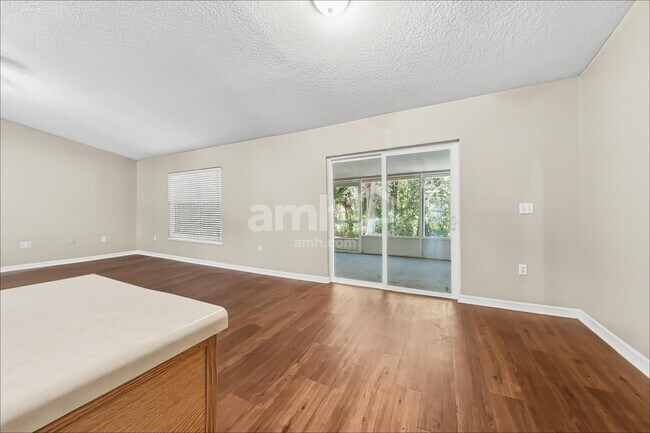 Photo - 97154 Yorkshire Dr