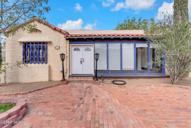 Building Photo - 923 McKelligon Dr