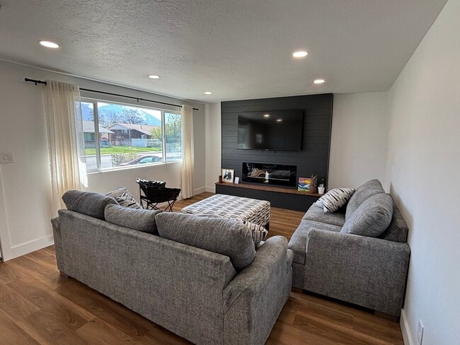 Building Photo - 954 S 100 W