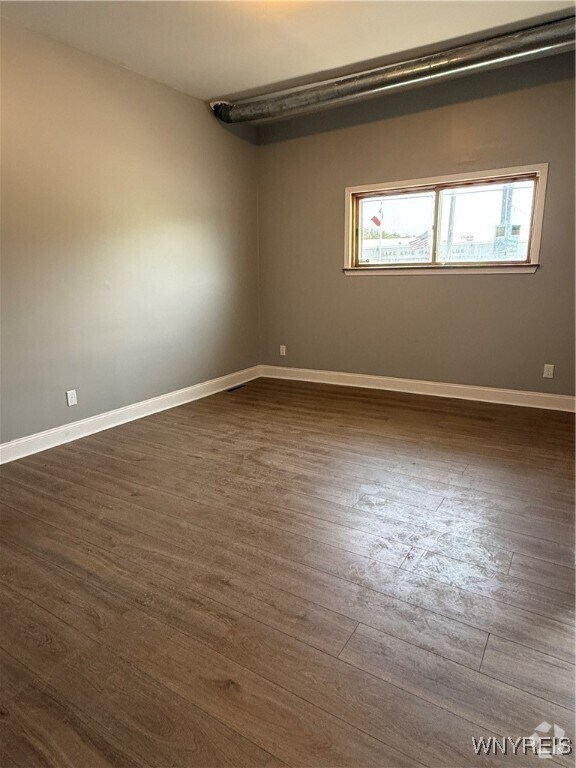 Building Photo - 3195 South Park Ave Rental