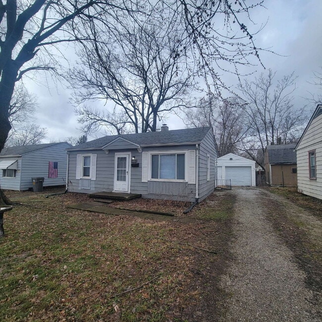 Building Photo - 2/1 with garage/workshop combo (has working electricity)