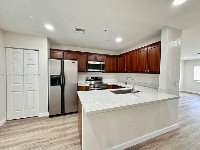 Photo - 5427 SW 41st St Townhome