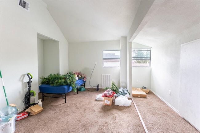 Photo - 2010 Caplin St