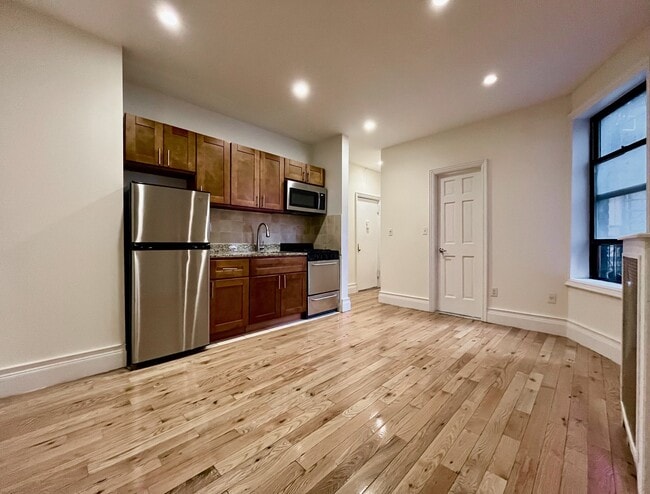 Building Photo - 1 Arden St Rental