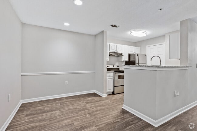 El Bradford 1BR, 1BA - 816SF - Comedor