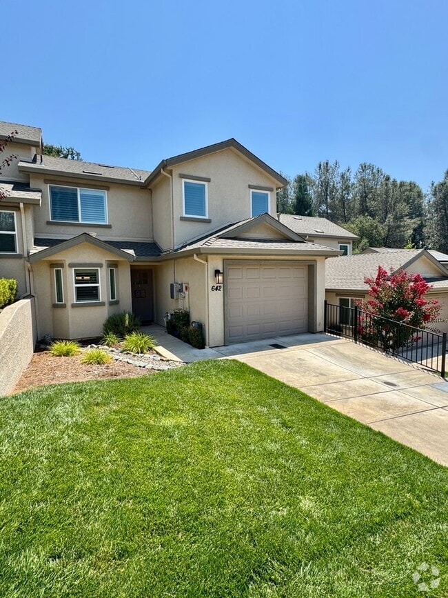 Building Photo - Adorable Townhome in Placerville Available...