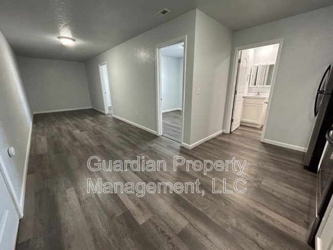 Photo - 123.5 N Main St