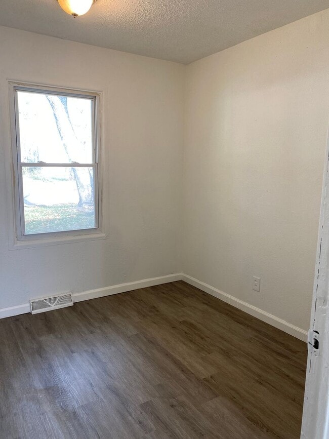 Photo - LIMITED TIME**NO APPLICATION FEE**1/2 OFF DEPOSIT**