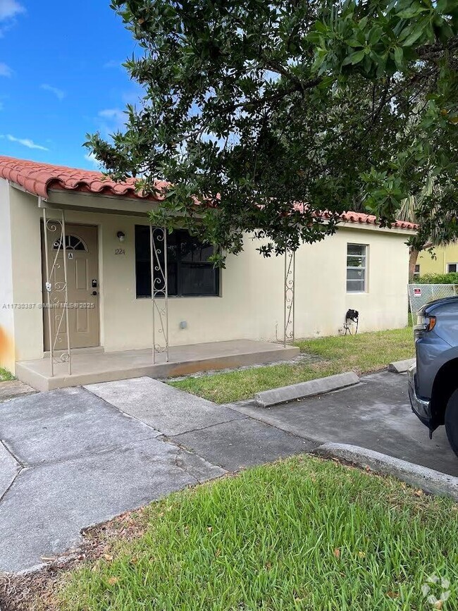 Building Photo - 1230 NW 3rd Ave Unit B Rental