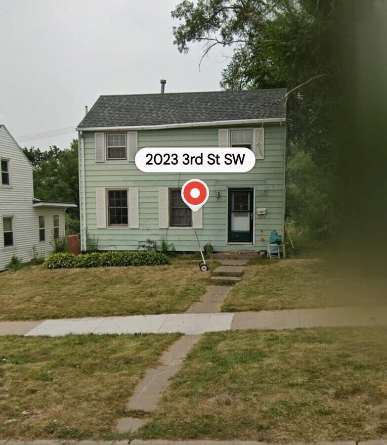 Photo - 2023 3rd St SW