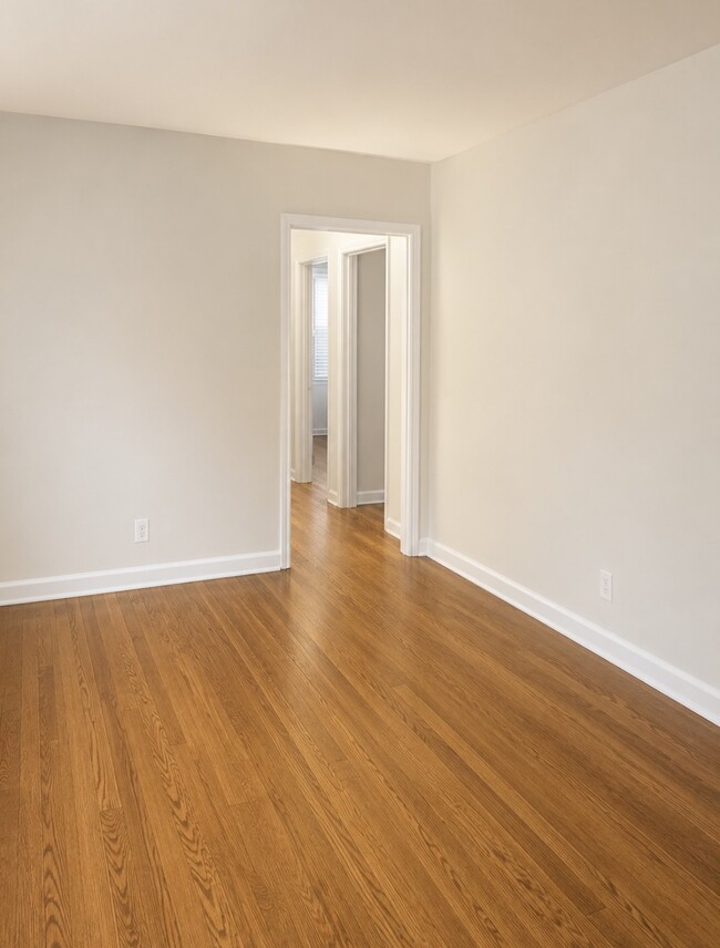 Living Room with hallway view to the bedrooms - 633 Bel Air Dr