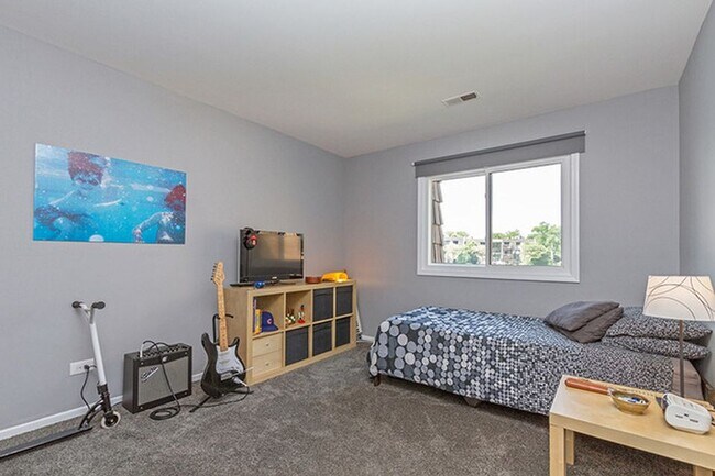 Second bedroom with lots of light - 1426 Stonebridge Circle Unit K5