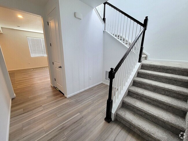 Building Photo - ALL PROSPECTIVE TENANTS MUST SUBMIT A $58 ... Rental
