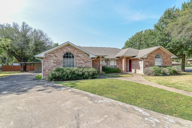 Photo - Nice Three Bedroom Duplex in Commerce in a...