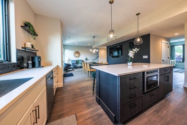 Photo - 362 Zimpfer St