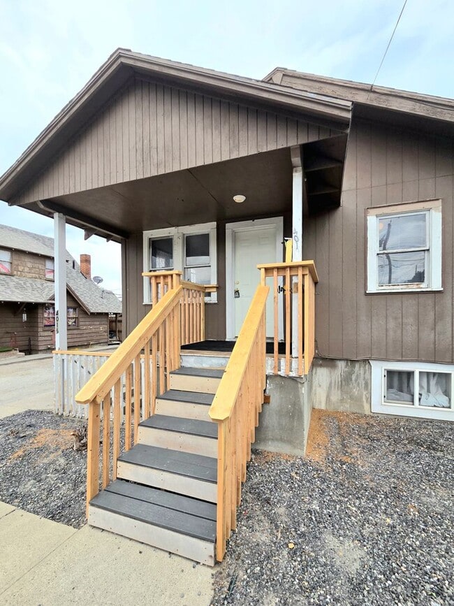 Building Photo - 401 Methow St Unit #1
