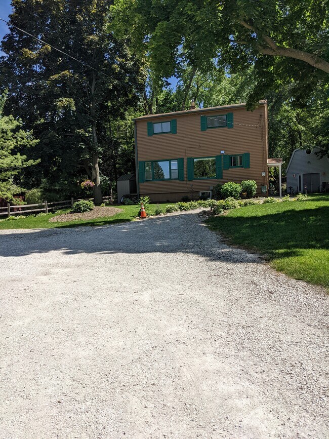 760 Glacier Rd Rental For Rent in Pewaukee, WI